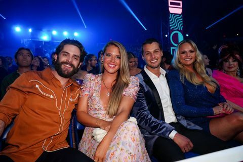 Thomas Rhett, Lauren Akins, Brendan Mcloughlin ir Miranda Lambert dalyvauja 2022 cmt muzikos apdovanojimuose