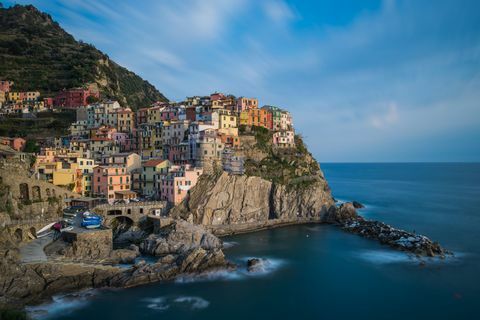 Garsusis Manarolos miesto vaizdas: Ilgas ekspozicijos vaizdas iš Manarola iš Cinque Terre, Italija