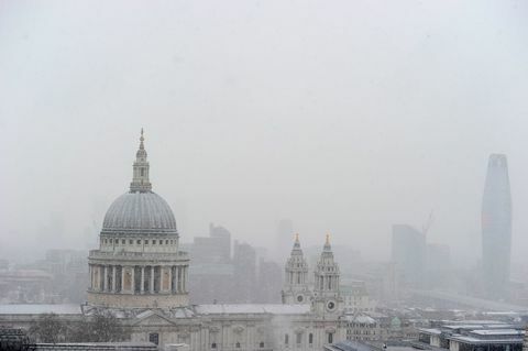 uk oras sniegas Londone