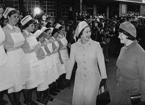 karalienė Elizabeth ii apsilankė Didžiojoje Ormond Street ligoninėje, Londone, 1977 m. lapkričio 10 d.