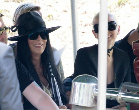 Cher lankosi Gregg Allman laidotuvėse