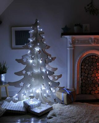 Alternatyvi medinė 4 pėdų Kalėdų eglutė