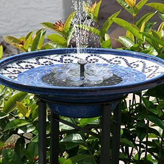 Saulės paukščių vonios fontanas
