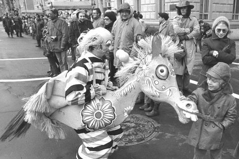 Klounai klounai jaunimui per Macy padėkos dienos paradą 1971 m.