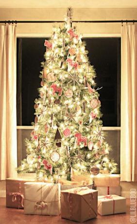 skandinaviško stiliaus kalėdinė eglutė