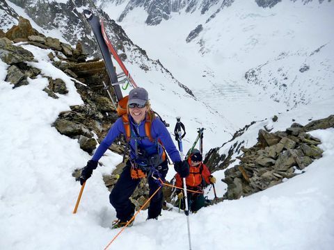 alpinistinė moteris sniego ledas