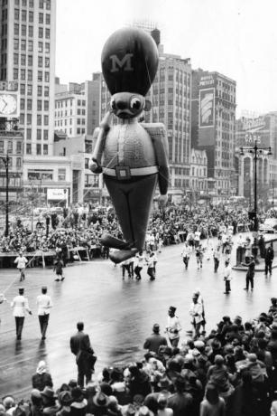 žaislinis kareivis balionas 1950 m. Macy padėkos parade