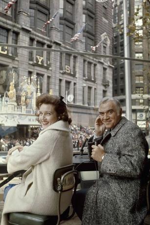 Betty White ir lorne Greene rengia macy padėkos dienos paradą