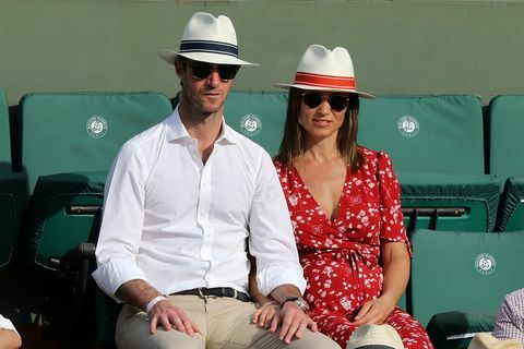 pippa middleton prancūziška atvira raudona suknelė