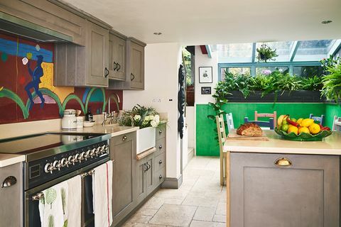 pilka virtuvė Annie sloan Oksfordo namuose
