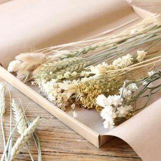 Laukinių gėlių natūralios skintos džiovintos gėlės pašto dėžutės dovana
