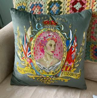 „Queen's Platinum“ jubiliejinis pagalvėlės užvalkalas