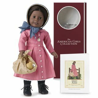 amerikietiškos mergaitės lėlės originalūs personažai addy walker ir knyga, rodoma su retro dėžute ir aksesuarais