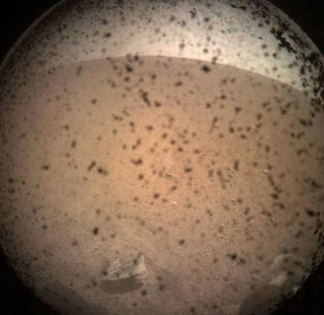 NASA „Insight Lander“ dalijasi pirmąja nuotrauka iš Marso paviršiaus - Marso misijos nuotraukos