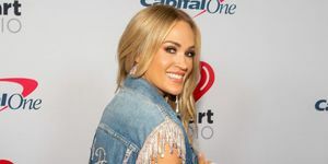 Ostinas, Teksasas – gegužės 7 d. Carrie Underwood pozos užkulisiuose per iheartcountry festivalį nuotaikingame centre 2022 m. gegužės 7 d. Ostine, Teksase nuotr. Barry Brecheisengetty images