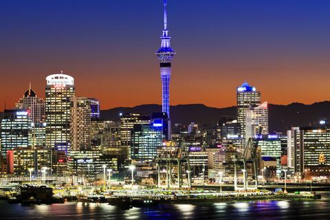Oklandas, Naujoji Zelandija - miesto vaizdas naktį