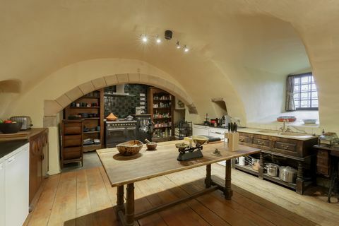 Viduje esanti virtuvė - parduodama pilis Škotijoje
