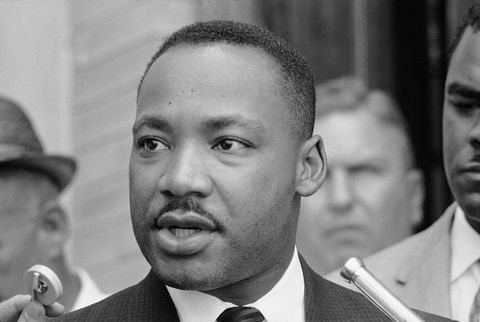 Amerikos religinių ir pilietinių teisių lyderis gerbiamas Martinas Liuteris Kingas jaunesnysis 1929 m. 1968 m. kalba spaudoje po to, kai buvo paleistas iš kalėjimo, Albany, Gruzija, 1962 m. liepos mėn. karalius buvo įkalintas per Albanio judėjimo kampaniją, skirtą atskirti miesto nuotrauką, kurią pateikė Donaldas Uhrbrockgetty vaizdai