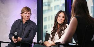 „Build“ serijoje pristatoma chip Joanna gaines, kuri aptaria savo naują knygą „Magnolijos istorija“