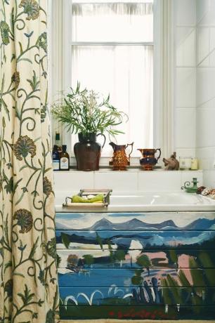 dažytos vonios išorė Annie sloan Oksfordo namuose
