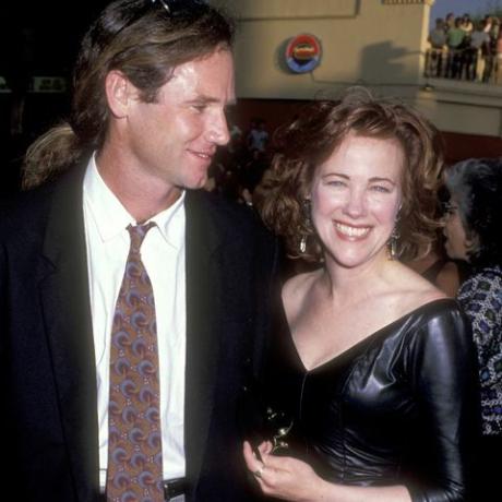 Westwood, apie 19 birželio aktorė Catherine Ohara ir vyras Bo Welch dalyvauja Batman Westwood premjeroje birželio 19 d., 1989 m. „Mann Brulin“ teatre Vestvude, Kalifornijoje. Ron Galella, ltd „Galella“ kolekcijos nuotr. vaizdai