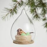 Paukščių lizdas stikliniame Cloche ornamente